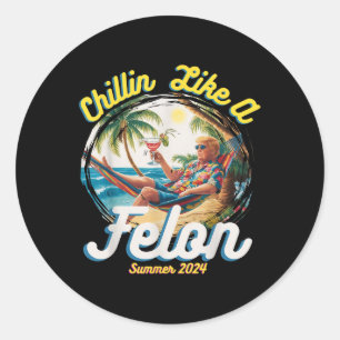 Funny Chillin som en felon Sommar 2024 2024 Trump Runt Klistermärke