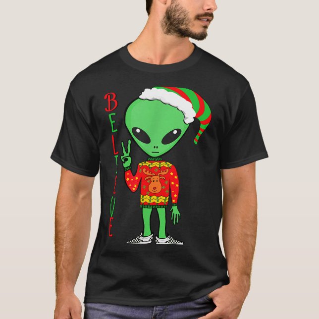 Funny Christmas Alien Ugly Sweater I Believe Santa T Shirt (Framsida)