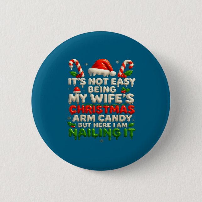 Funny Christmas Arm Candy Husband Holiday Couple H Knapp (Framsida)