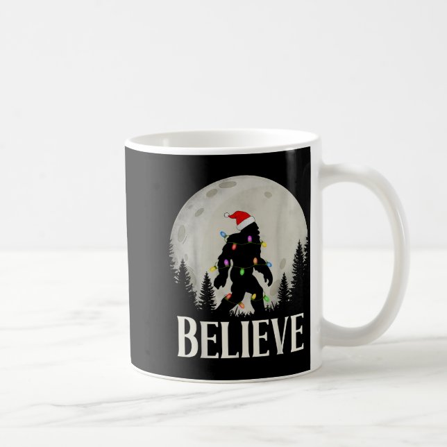 Funny Christmas Bigfoot Santa Hat Moon Sasquatch K Kaffemugg (Höger)