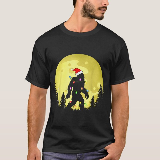 Funny Christmas Bigfoot Santa Hat Moon Sasquatch M T Shirt (Framsida)