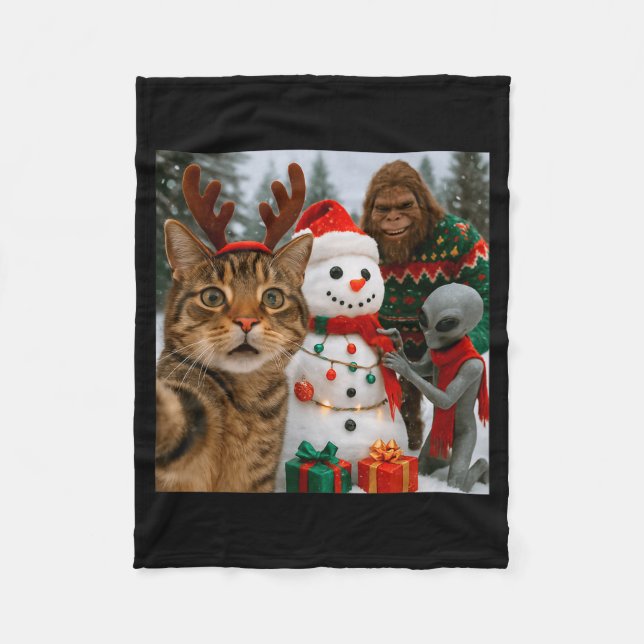 Funny Christmas Cat Selfie With Bigfoot Alien &amp Fleecefilt (Framsidan)