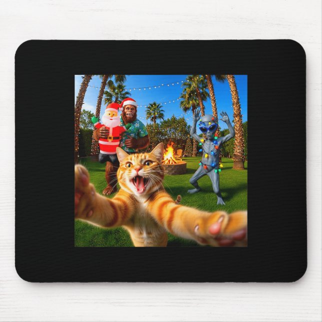 Funny Christmas Cat Selfie With Bigfoot &amp; Alie Musmatta (Framsidan)
