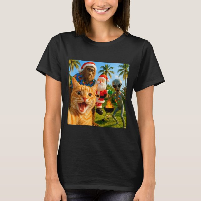Funny Christmas Cat Selfie With Bigfoot &amp; Alie T Shirt (Framsida)