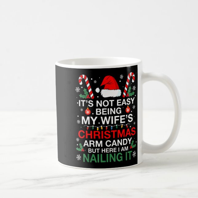Funny Christmas Its Not Easy Being My Wife's Arm C Kaffemugg (Höger)