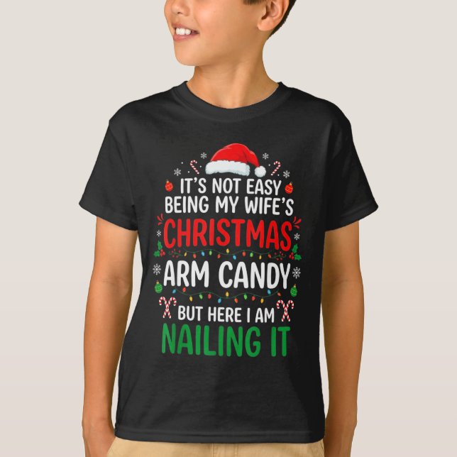 Funny Christmas Its Not Easy Being My Wife's Arm C T Shirt (Framsida)