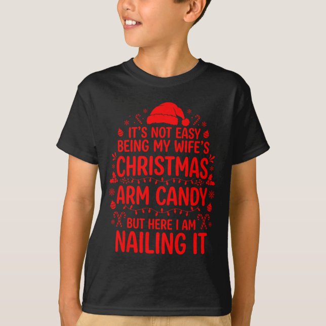 Funny Christmas Its Not Easy Being My Wife's Arm C T Shirt (Framsida)