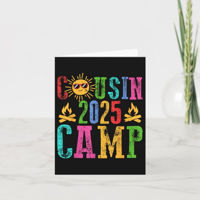 Funny Cousin Camp 2025 Camping Crew Summer Vacatio Kort (Framsida)