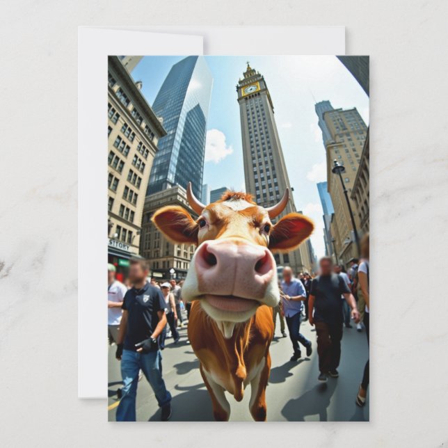 Funny Cow Selfie på en Busy City Street Inbjudningar (Framsida)