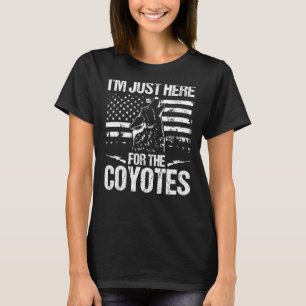 Funny Coyote Hunting och Coyote Wildlife Hunting_3 T Shirt