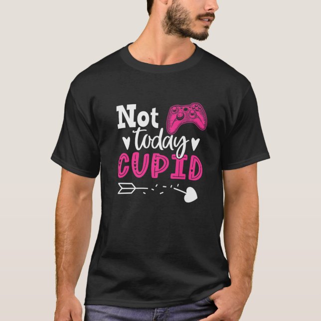Funny Cupid Gamer Anti Valentines day T Shirt (Framsida)