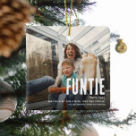 Funny Cute FUNTIE 2 Photo Auntie jul Julgransprydnad Keramik<br><div class="desc">Roligt Moster är BÄSTA! Skapa denna fantastiska FUNTIE-julprydnad för en roligt i julhelgen. Överför bara två bilder efter eget val och anpassa texten.</div>