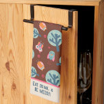 Funny Cute Uggla Mönster Personlig Quote eller Nam Kökshandduk<br><div class="desc">Lustigt Cute Uggla med Roligt Quote. Citatet lyder: "Ät, drick, och var elak!" eller ändra till vad du vill. Dessa färgade handdukar är perfekt att tillsätta lite roligt och luft i köket. Koppla ihop det med flaska i vin och ge en underbar anpassningsbar till vänner, familj, medarbetare, grannar, mormor, mamma...</div>
