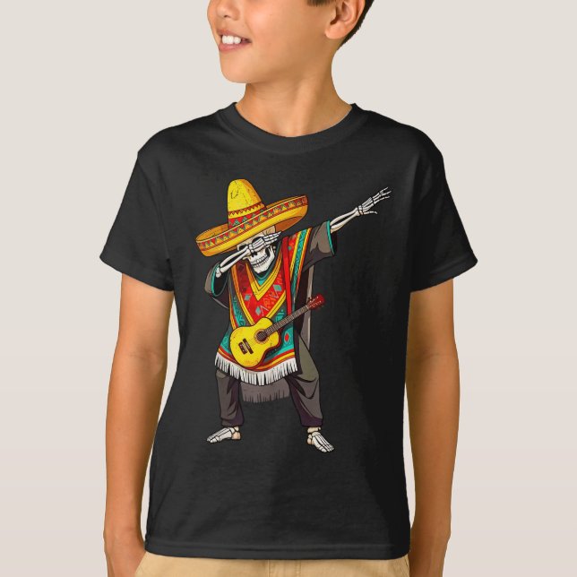 Funny Dabbing Mexican Skeleton Poncho Cinco De May T Shirt (Framsida)