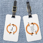 Funny Dachshund Sause Hund Monogram Bagagebricka<br><div class="desc">Cute och lustig dachshund,  korv hundar eller hundar i evigt rörelse. Anpassa genom att ändra eller ta bort den första och ändra kontaktinformationen på baksidan.</div>