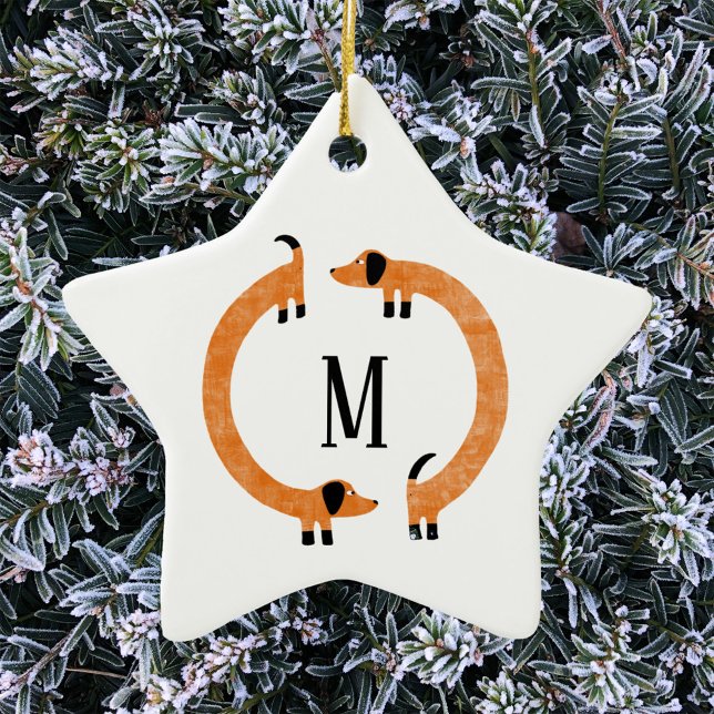 Funny Dachshund Sause Hund Monogram Ceramic Ornam Julgransprydnad Keramik (Fun Dachshund Wiener Sausage dog personalized monogram initial ceramic ornament)