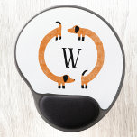 Funny Dachshund Sause Hund Monogram Gel Musmatta<br><div class="desc">Cute och lustig dachshund,  korv hundar eller hundar i evigt rörelse. Anpassa genom att ändra eller ta bort den ursprungliga versionen. Originalkonst av Nic Squirrell.</div>