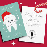 Funny Dentist Dental God jul Julkort<br><div class="desc">Fira säsongen i stil med vårt "hit kommer tomten-Helgdag"-kort! Detta unika kort är designat för tandläkarkliniker som din för att ett festligt hälsning med dina värderade patienter. På kortets framsida finns en vit tand som bär en julhatt och stolt håller ett golv. Det är ett lekfullt och lättsinnigt sätt att...</div>