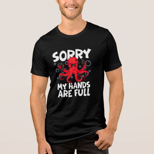 Funny Design–Cool Octopus Holding Phones T Shirt (Framsida)