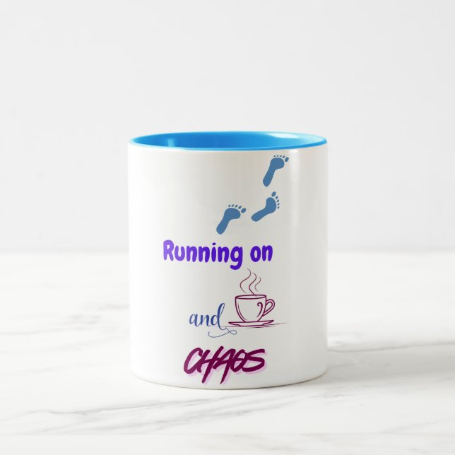 Funny Design on Coffee and Chaos Två-Tonad Mugg (Center)