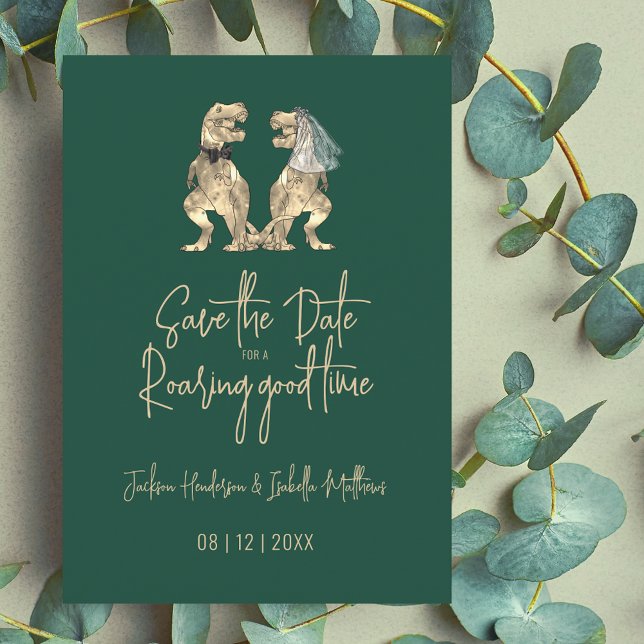 Funny Dinosaur Bride och Groom Bröllop Spara Datumet (Funny Dinosaur wedding save the date invitation Modern trendy script T-Rex dino bride and groom )