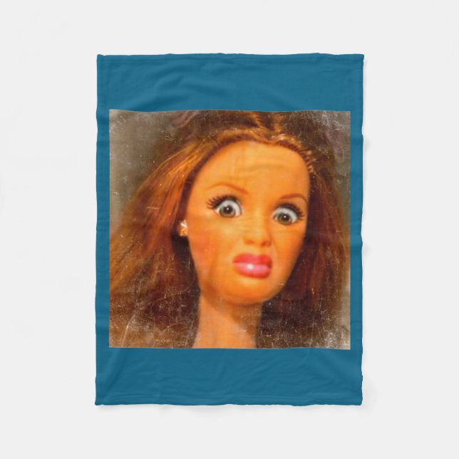 Funny Disgusting Doll Face Meme  Fleecefilt (Framsidan)