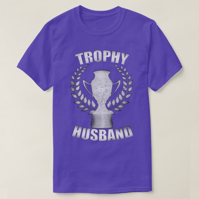 Funny Distress Trophy Hus Spouse Novelty T Shirt (Design framsida)