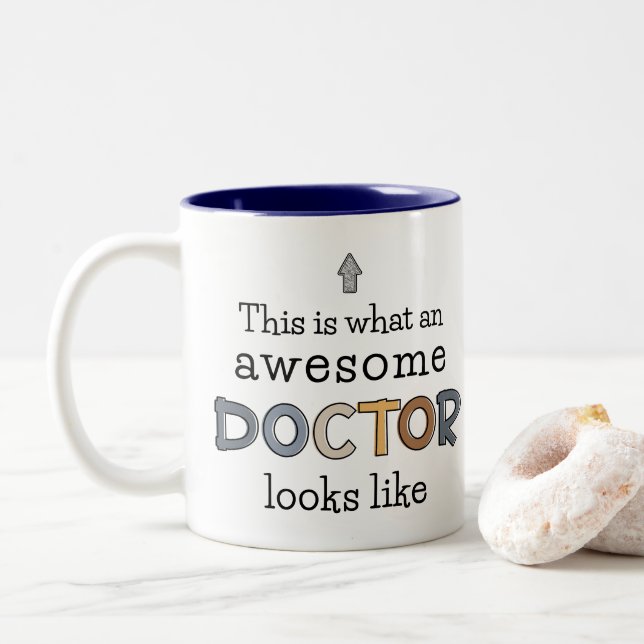 Funny Doctor Gifts | FANTASTISK DOKTOR Två-Tonad Mugg (Med munk)