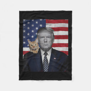Funny Donald Trump och Cat Policy USA flagga Fleecefilt