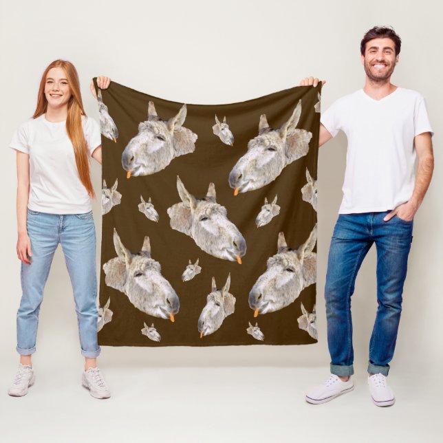 Funny Donkey Eating A Carrot Fleecefilt (På plats)