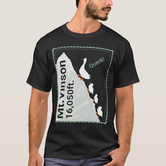  Funny ducks climbing Mt.Vinson. Quack! T Shirt (Framsida)