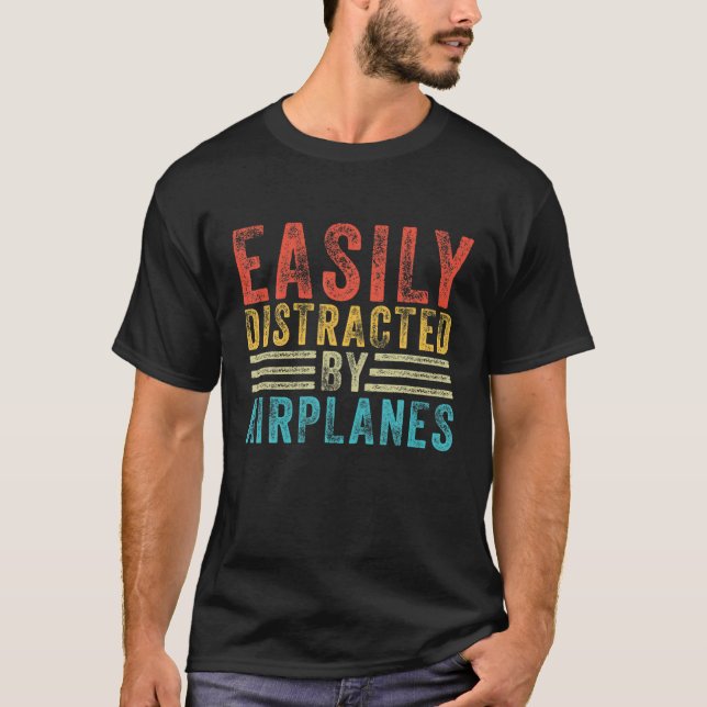 Funny Easily Distracted By Airplanes Aviation Pilo T Shirt (Framsida)