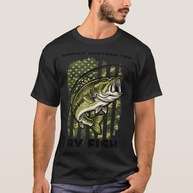 Funny Easily Distracted By Camo B Fish American Fl T Shirt (Framsida)