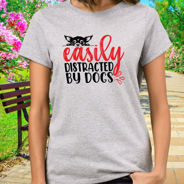 Funny Easily Distrated av Chihuahua T Shirt (Skapare uppladdad)