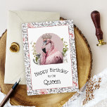 Funny Elegant Birthday Queen Rosa Flamingo Kort<br><div class="desc">Det här unika födelsedagskortet har en liten rosa flamingo som är klädd i en hård täckmantel med en smyckad krona. Konstruktionen är omgiven av blommor och historiska statyer i ett blommönster för rosa och beige elegant. Texten på utsidan är "Grattis på födelsedagen till drottningen". Den inre texten är "Varje dag...</div>