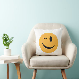Funny Emoji Wink Smile Laugh Gult Ansikte Kudde