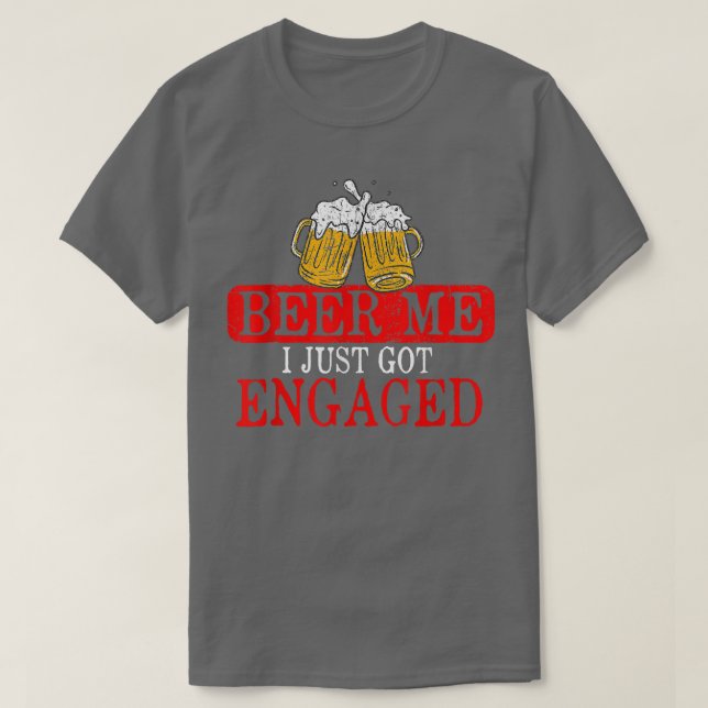 Funny Engagement Present for Men Beer Me I Just Go T Shirt (Design framsida)