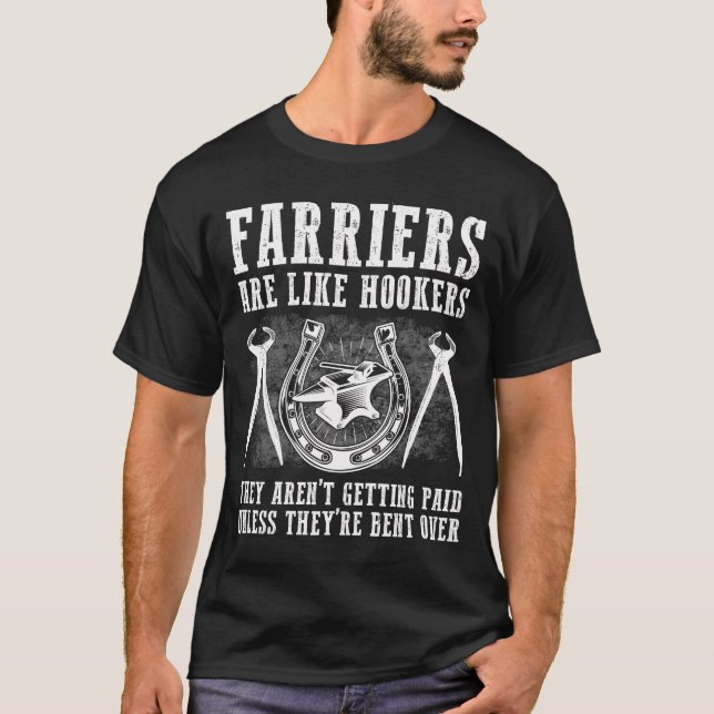 Funny Farrier Gift För manar Women Coola Blacksmit T Shirt (Framsida)