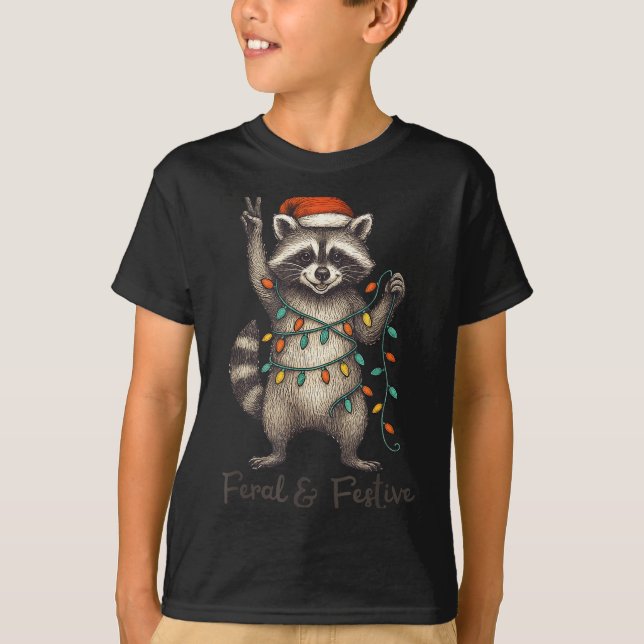 Funny Feral And Festive Raccoon Santa Hat Retro Ch T Shirt (Framsida)