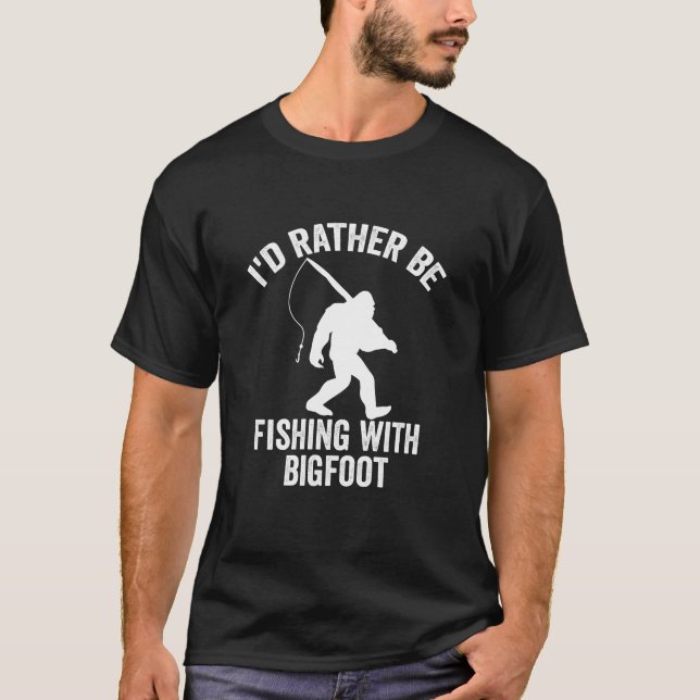 Funny Fishing Bigfoot Sasquatch Fisherman T Shirt (Framsida)