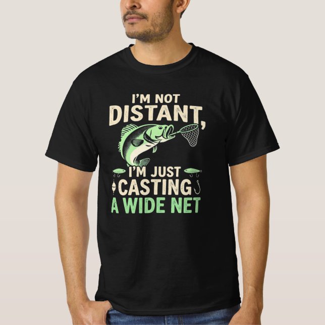 Funny Fishing Pun Im Not Distant Casting A WideNet T Shirt (Framsida)