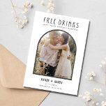 Funny Free Drinks Arch Photo Bröllop Spara Datumet<br><div class="desc">Lustigt bröllop spara datum-kort i ett modernt bålfoto med texten "Fria drycker (och vi är gifta sig)". Anpassa kortets framsida med fotot (rektangeln skörd innan du överför för bästa resultat). Lägg till namn, datum och plats för bröllop. Anpassa baksidan av kortet med information om bröllop. Kontakta mig genom knappen nedan...</div>