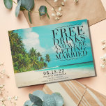 Funny Free Drinks Paradise Beach Spara datum Spara Datumet<br><div class="desc">Den vackra tropiska strandscenen bröllop spara datum för ditt mål,  ö- eller strandbröllop. Den här roligten på stranden sparar datumkorten som lästes - gratis drycker och vi är gifta sig. Anpassad med namn,  bröllop-datum,  plats och ett favoritfoto på förlovningen på baksidan.</div>
