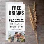 Funny Free Drinks Photo Bröllop spara datum<br><div class="desc">Svart och vit typografi rolig "Fria drycker (och vi är gifta sig) bröllop spara datum. Anpassa med namn,  bröllop,  bröllop-datum och favoritfoto.</div>