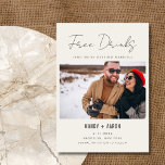 Funny Free Drinks Photo Bröllop Spara Datumet<br><div class="desc">Lustigt bröllop spara datum-kort som alltid är en stor slå med familj och vänner. Fri dryck (och vi är gifta sig) fotodesign - anpassa framsidan och baksidan av kortet med dina bröllop-detaljer.</div>