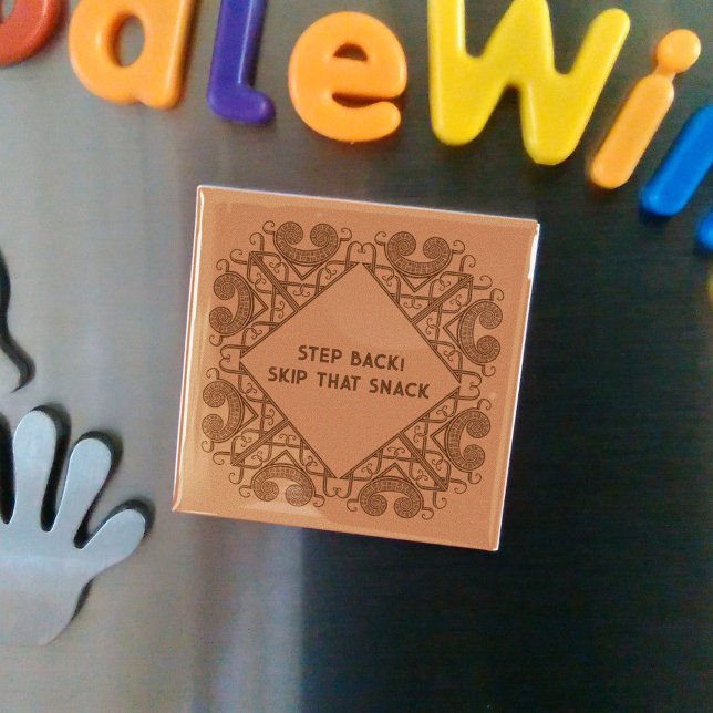 Funny Fridge Step Back! Skip That Snack Border Art Magnet (Skapare uppladdad)