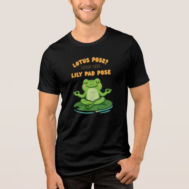 Funny Frog Yoga Tecknad Lotus Lily Pad Pose Design T Shirt (Framsida)
