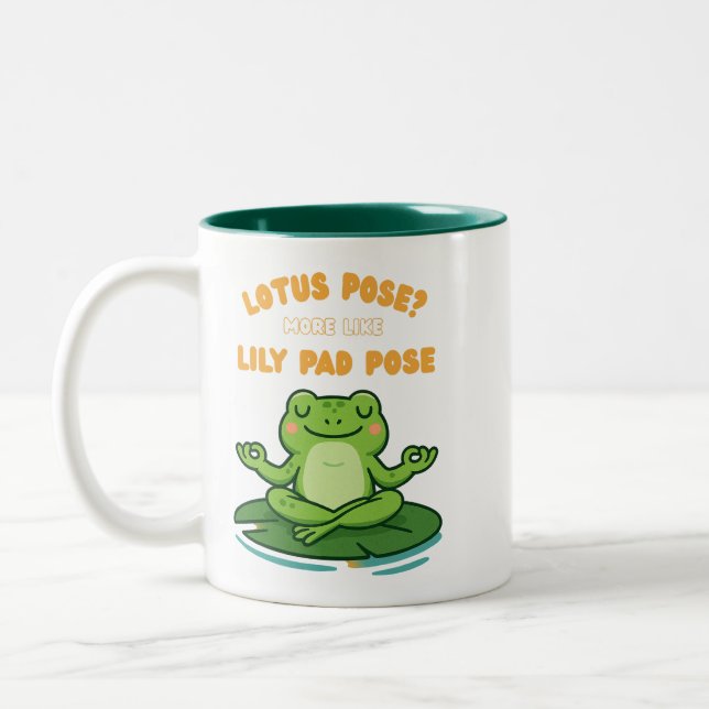 Funny Frog Yoga Tecknad Lotus Lily Pad Pose Design Två-Tonad Mugg (Vänster)