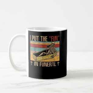 Funny Funeral Director skriver roligten - Morticia Kaffemugg