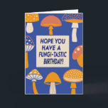 Funny Fungi Mushroom Pun Quote Retro Blue Birthday Kort<br><div class="desc">Det här tråkiga och färglösa födelsedagskortet är perfekt för någon som kärlekar en bra pun och en liten bit stollig! Med en lekfull uppsättning återinspirerade svampar i skuggor av orange, gult och blått ger den en roligt, ljusare budskap: "Hoppas att du har en svampartad födelsedag!" Oavsett om det är för...</div>